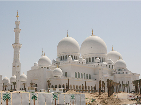 Die Scheich Zayed Bin Sultan Al Nahyan Moschee in Abu Dhabi