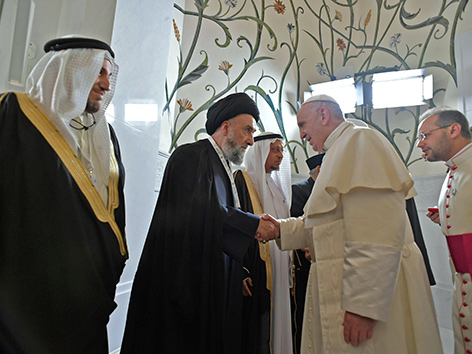 Papst Franziskus trifft mit dem muslimischen Ältestenrat der VAE zusammen