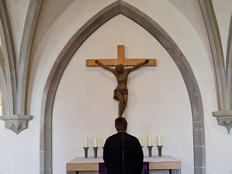 Kreuz in einer Kirche