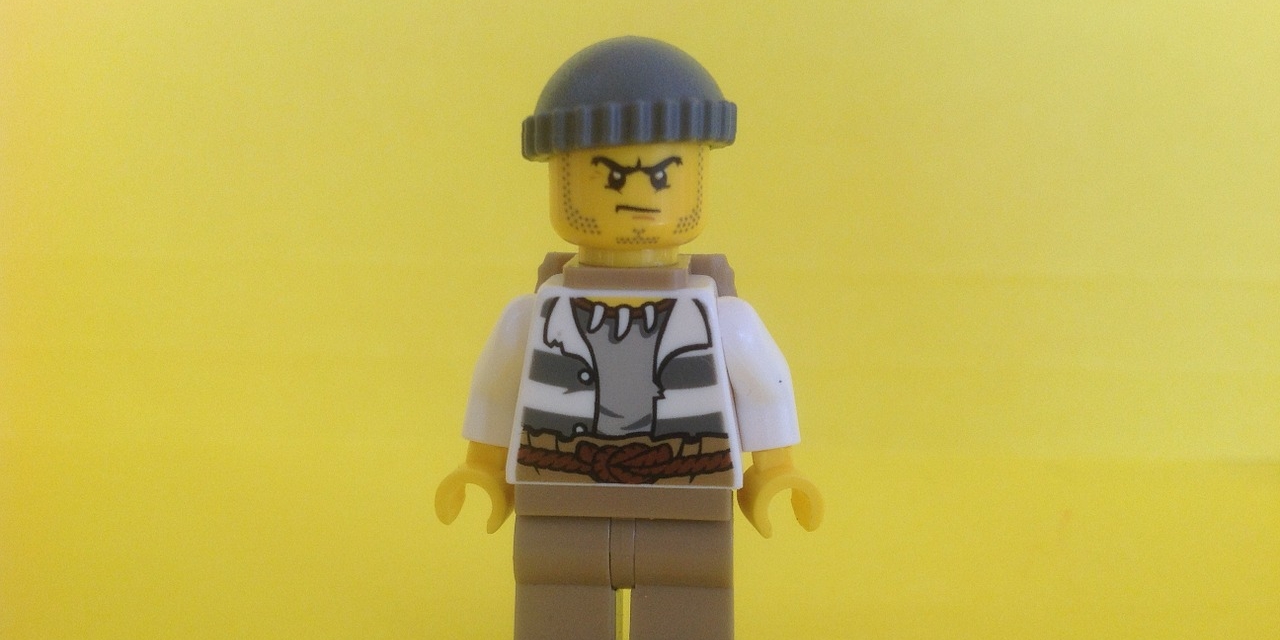 Lego-Männchen mit ungeduldigem Gesichtsausdruck