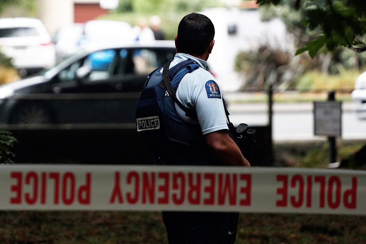 Polizist vor der Moschee in Christchurch