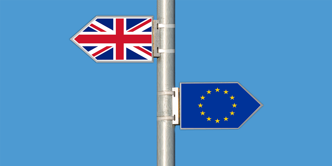 2 Wegweiser: nach Großbritannien und in die EU