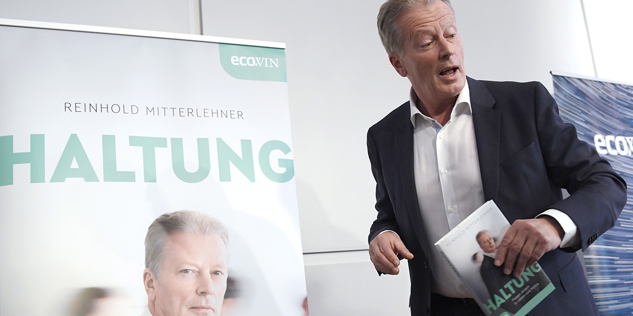 Ex-ÖVP-Chef und Vizekanzler Reinhold Mitterlehner bei der Präsentation seines Buches "Haltung - Flagge zeigen in Leben und Politik" in Wien