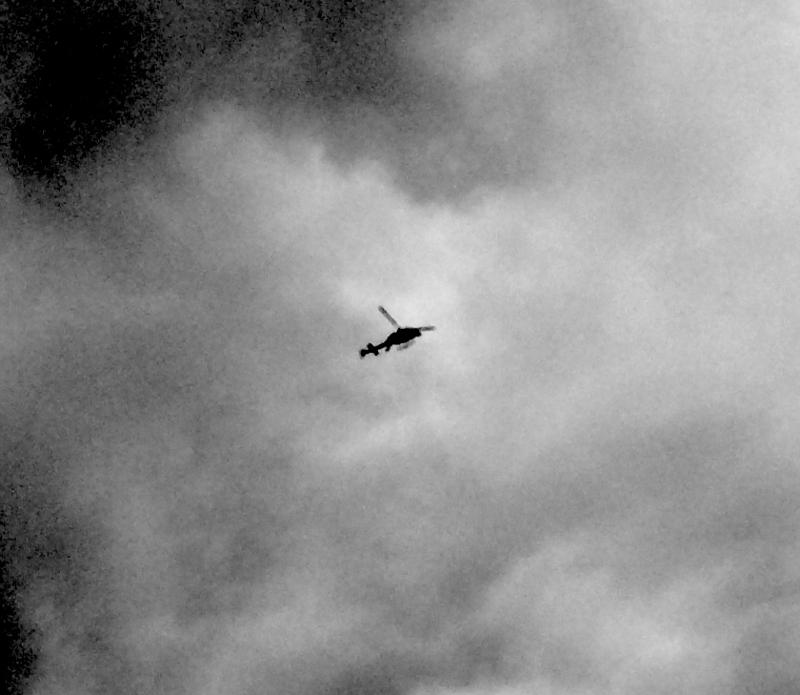 Hubschrauber am Himmel über dem Hyde Park