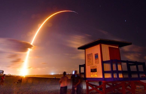 SpaceX schickt Internetsatelliten in Umlaufbahn