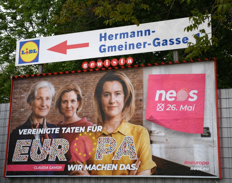 NEOS Wahlplakat zur EU-Wahl 2019 mit Irmgard Griss, Beate Meinl-Reisinger und Claudia Gamon