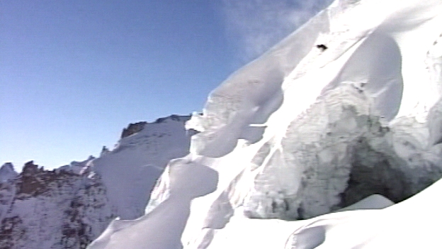 Marco Siffredi bei der Abfaht vom Mount Everest 2001