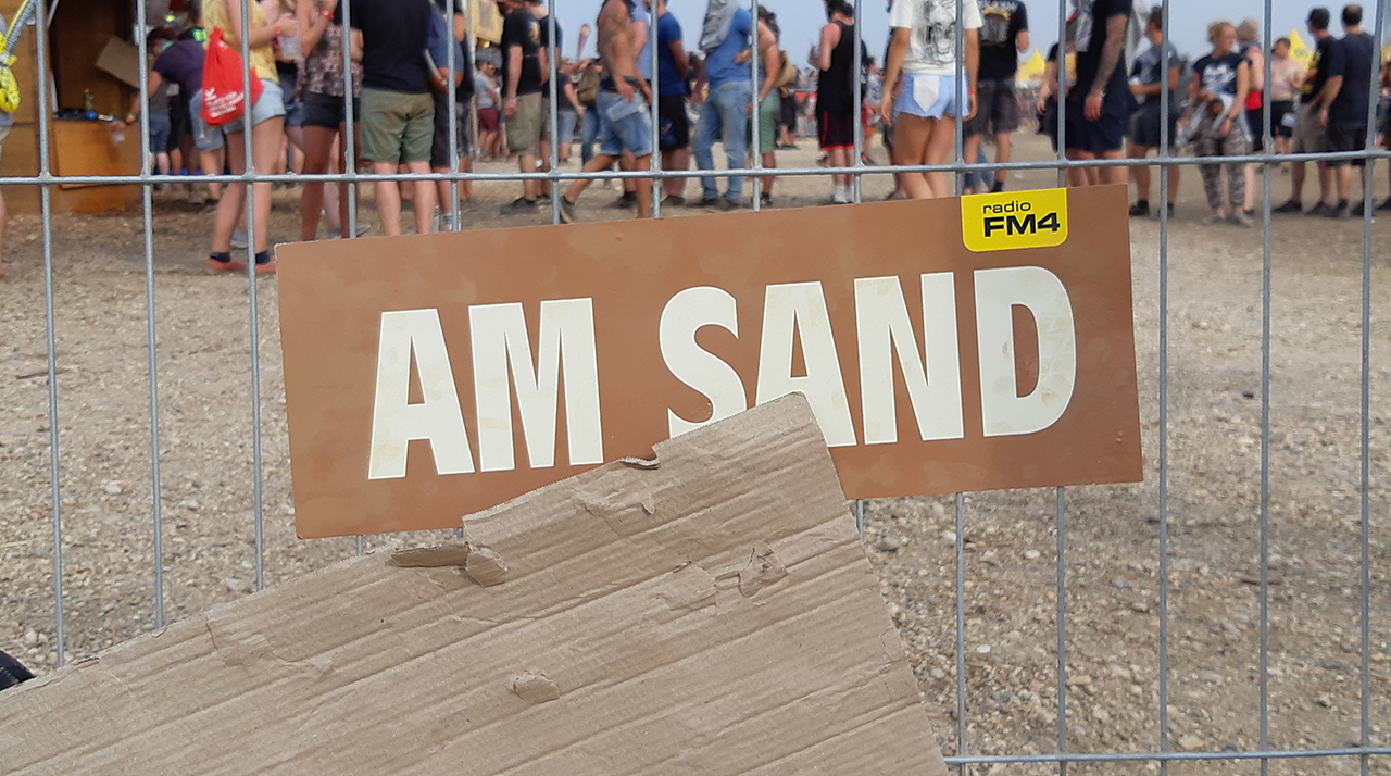 Am Sand Schild an Zaun