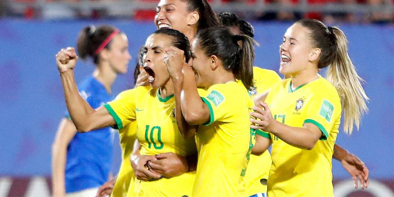 Brasilianisches Fußball-Team mit Marta
