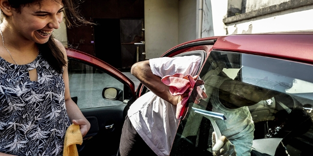 Teenagers from the Cooperatives jeunesse de services (Cooperatives of youth in services - CJS) wash cars in Saint-Chamond