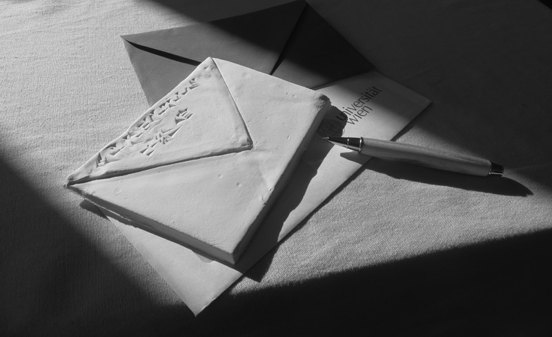 Brief in Form eines Kuverts aus Ton mit Keilschrift, angefertigt für Fotowettbewerb