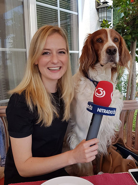 Ö3-Reporterin Tina Ritschl mit Waterloos Hund Max