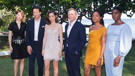 Der Cast vom 25. Bond-Film: Schauspielerin Lea Seydoux, Regisseur Cary Joji Fukunaga, Schauspieler Ana de Armas, Daniel Craig, Naomie Harris und Lashana Lynch