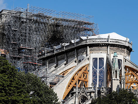 Die Kathedrale Notre Dame mit Gerüst