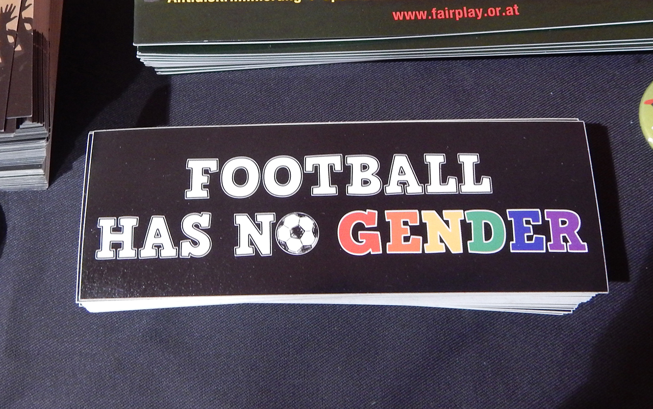Anti-Homophobe Aufkleber aus der Fußballszene