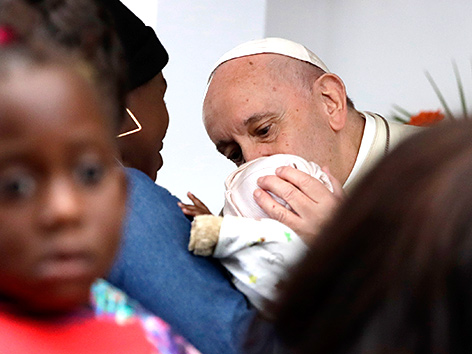 Papst Franziskus bei einem Besuch in einer Klinik für HIV/Aids-Kranke in Maputo, Mosambik
