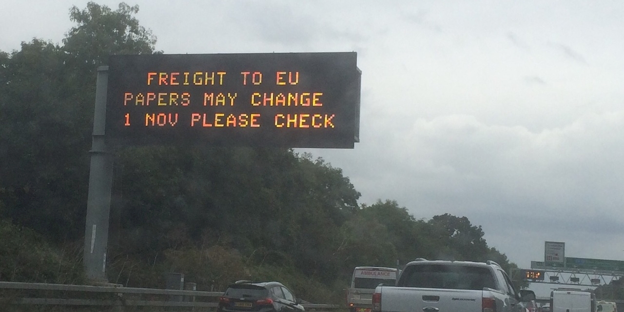 Leuchttafel auf der Autobahn: "Papers may change"