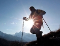 Bergwanderer vor der Kulisse des Watzmanns in den Berchtesgadener Alpen