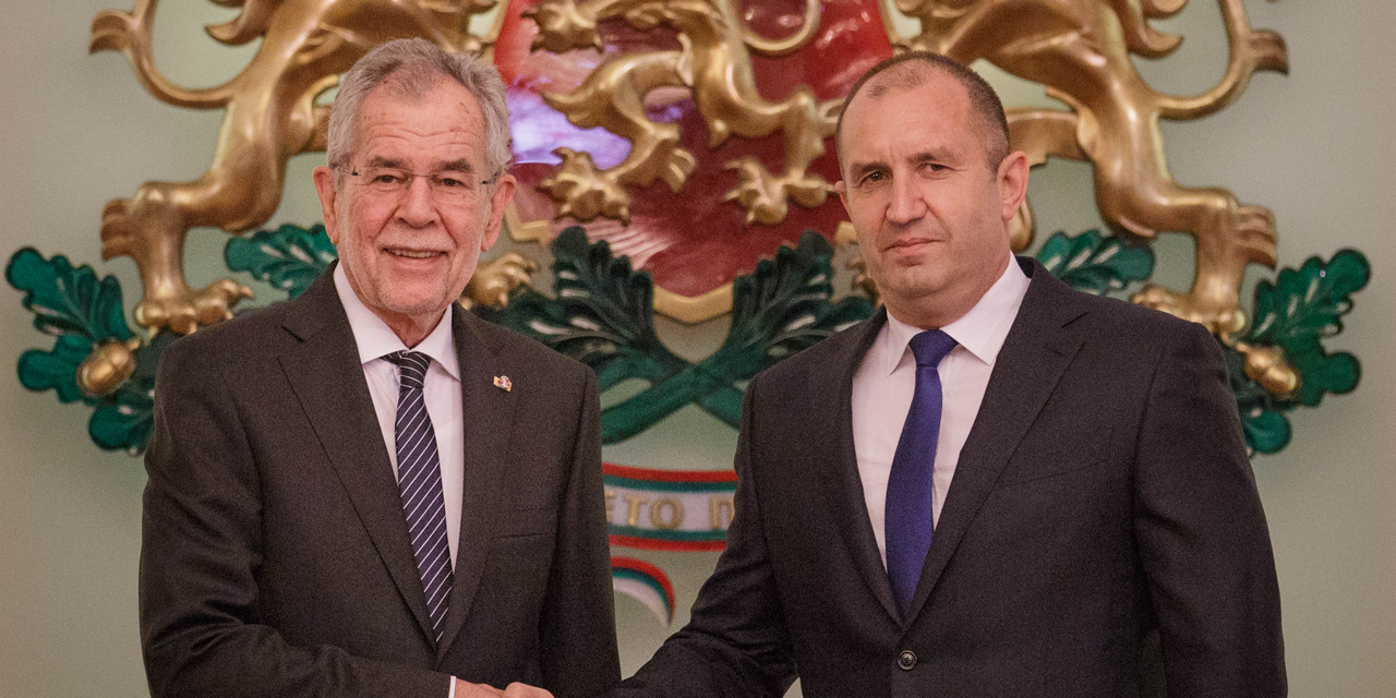 Foto von Bulgariens Präsident Rumen Radev und Alexander Van Der Bellen