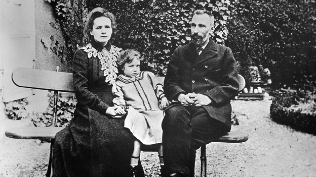 Albert Einstein und Irene Joliot
Pierre und Marie Curie mit Tchter Irene