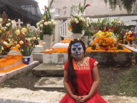 Dias de los Muertos Mexico Friedhof verkleidete Mädchen