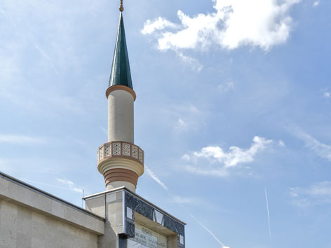 Minarett der Moschee am Hubertusdamm in Wien 22.