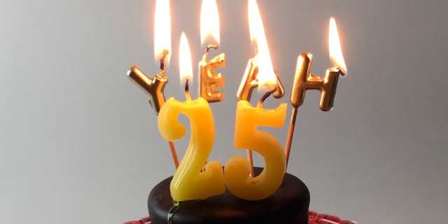 Geburtstagstorte mit Kerzen 25 yeah