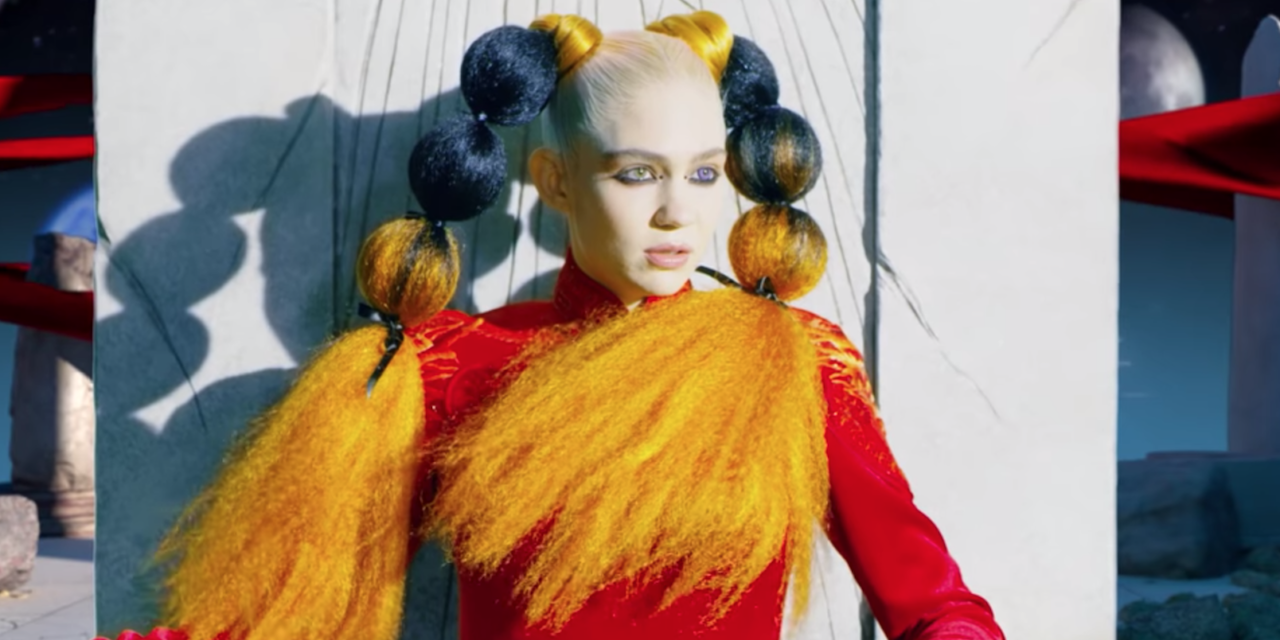 Grimes Screenshot aus dem Video zu "Delete Forever"