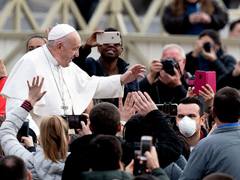 Papst Franziskus bei der Generalaudienz am Aschermittwoch auf dem Petersplatz. Seine Termine bleiben trotz Corona-Virus wie geplant aufrecht