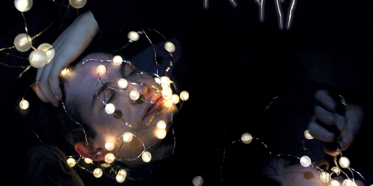 Paul von Pauls Jets auf dem Cover zur Single "Blizzard" in eine Lichterkette eingewickelt