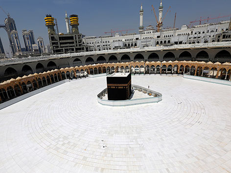 Der leere Platz um die Kaaba in Mekka