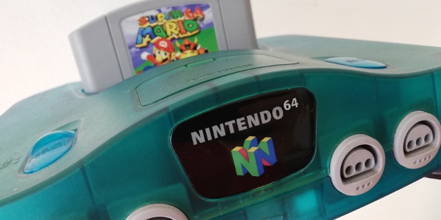 Nintendo 64 Konsole und Adapter