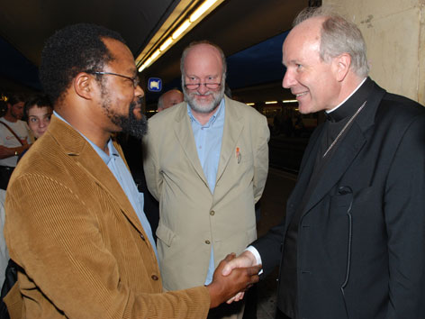 Pfarrer Ndbueze Fabian Mmagu mit Kardinal Christoph Schönborn 2007
