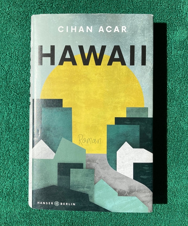 Das Cover von Cihan Acars Roman "Hawaii" ist eine Zeichnung von Häusern.