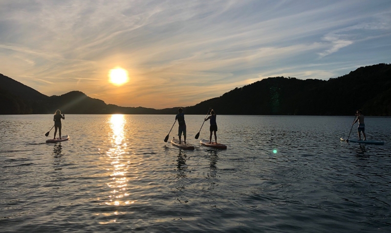 Stand Up Paddle Tour bei Sonnenuntergang