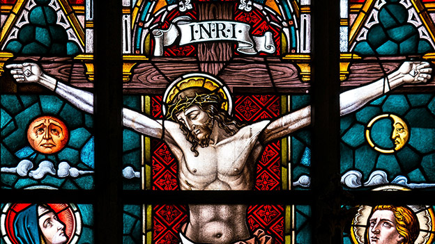 Jesus auf dem Kreuz mit Inschrift "INRI"