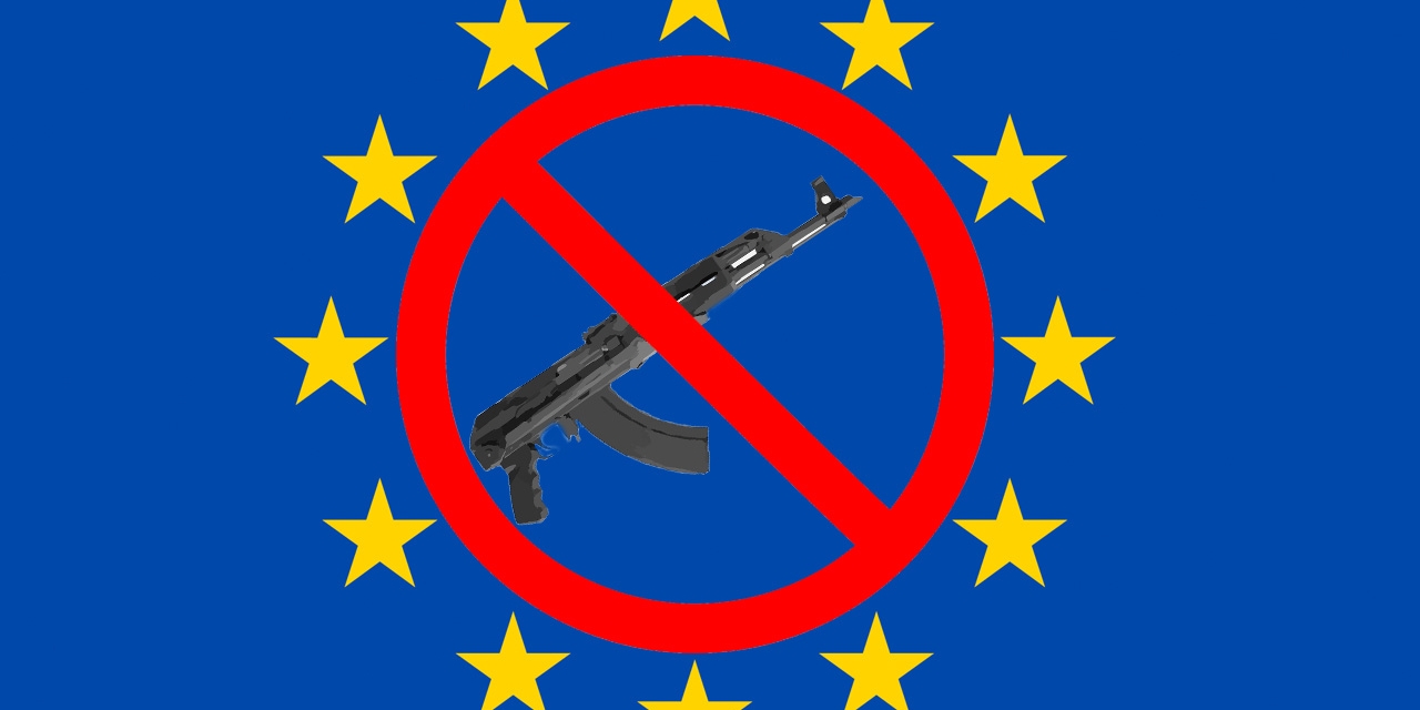 Maschinengewehr / Verbotschild / EU Flagge