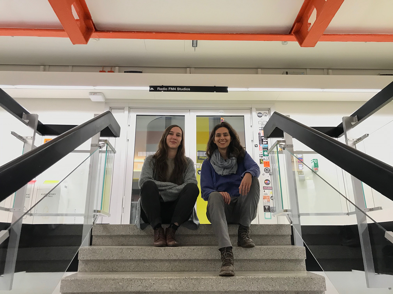 Fedora und Valerie, zwei Aktivistinnen der Studierenden-Initiativen #unsreichts #bildungbrennt #wiederbrennen