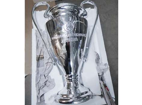 Zoll findet gefälschten Champions-League-Pokal