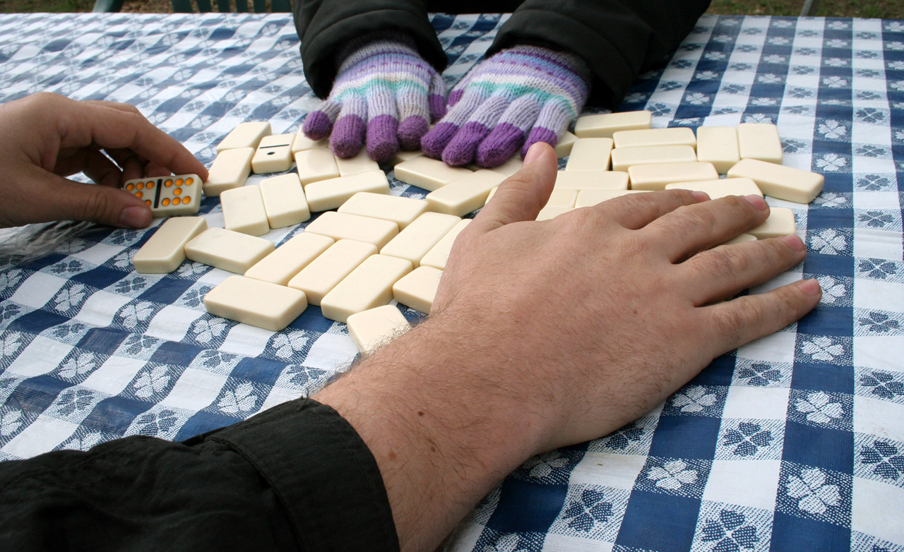 Schummeln beim Dominospielen