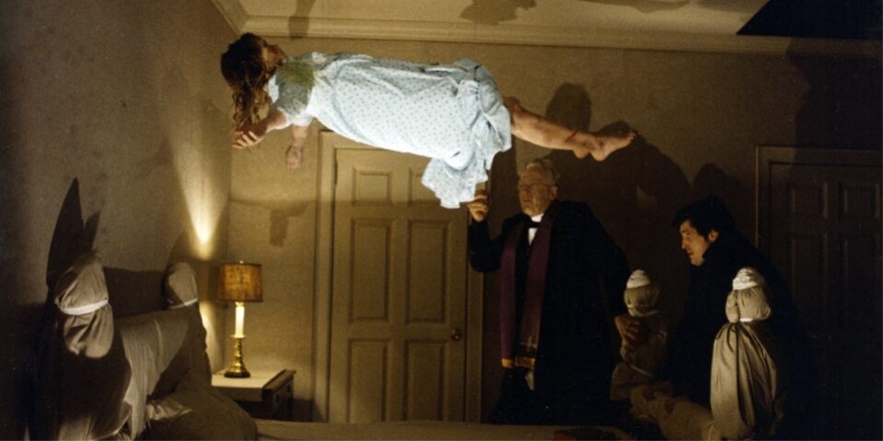 Szene aus "Der Exorzist": Mädchen fliegt über seinem Bett