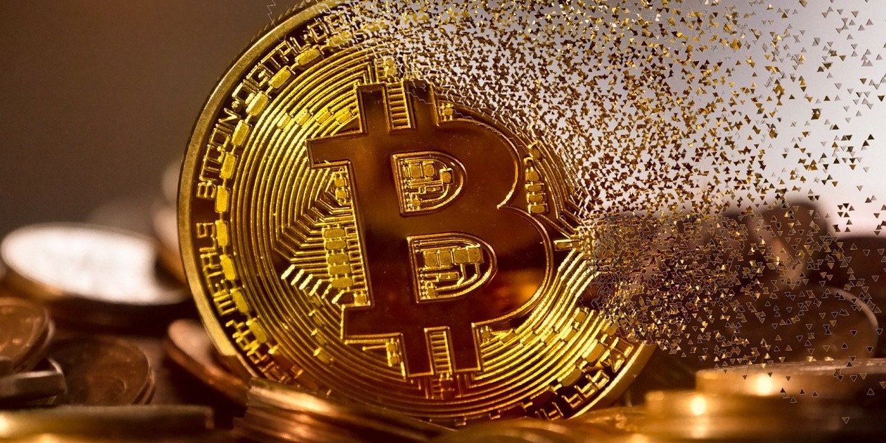 Bitcoin Goldmünze setzt sich aus vielen kleinen Teilchen zusammen