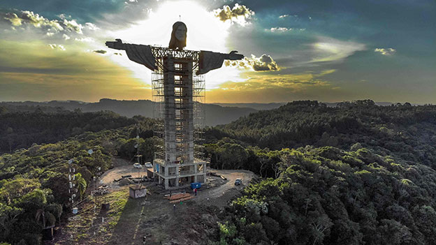 In Bau befindliche Christusstatue in Encantado (Brasilien)