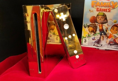 Nintendo Wii aus 24 Karat Gold angeboten, die THQ 2009 der Queen Elizabeth II. schenken wollte.