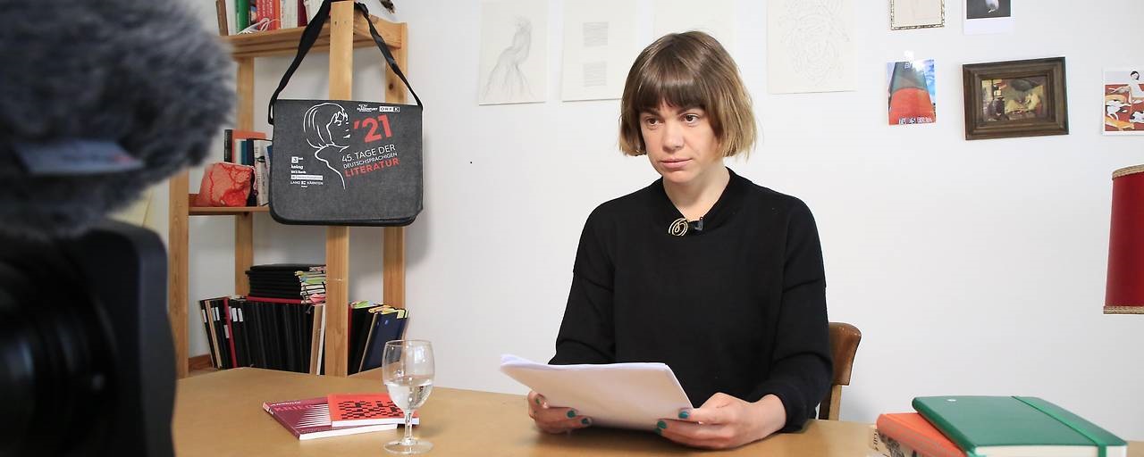 Julia Weber bei ihrer Lesung bei den 45. Tagen der deutschsprachigen Literatur.