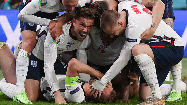 Englands Mannschaft jubelt nach dem Tor zum 2 zu 1 im EM-Halbfinale