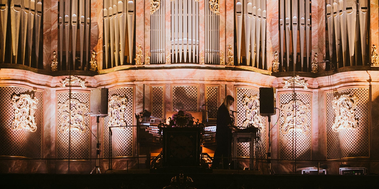 Fotos vom Elevate-Festival 2021 - Anna von Hauswolff an der Orgel