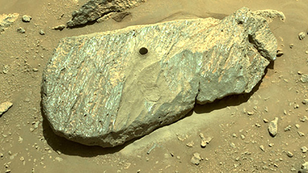 Mars-Gestein mit Loch einer Probenbohrung