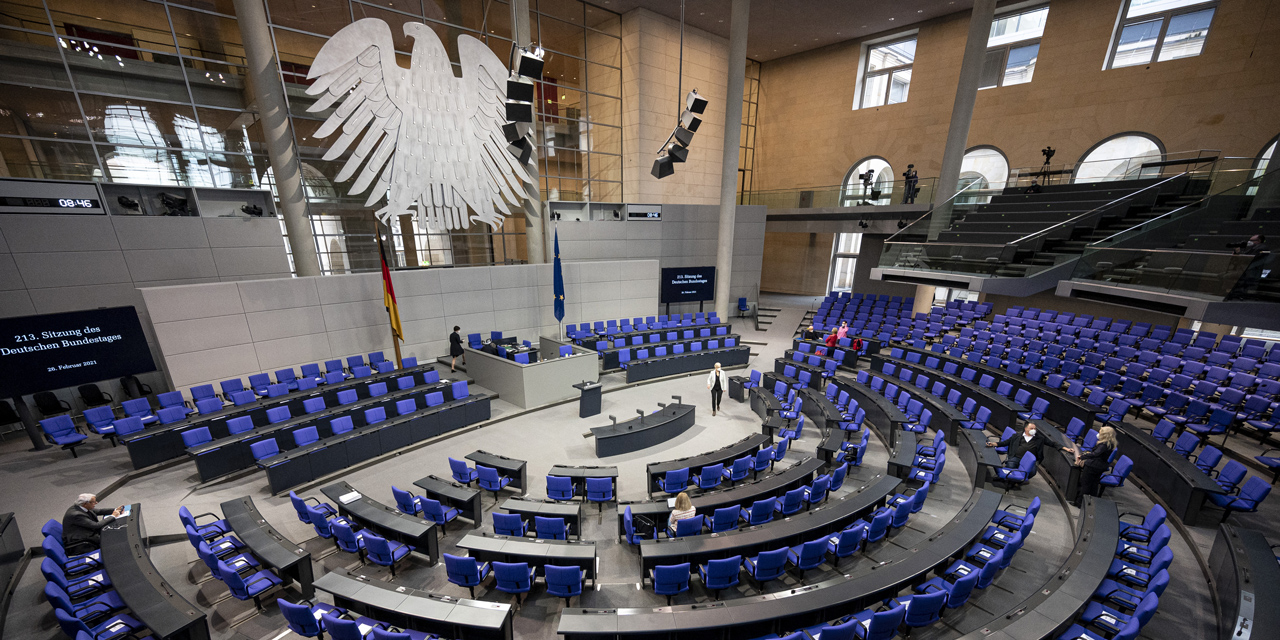 deutscher Bundestag Plenarsaal leer
