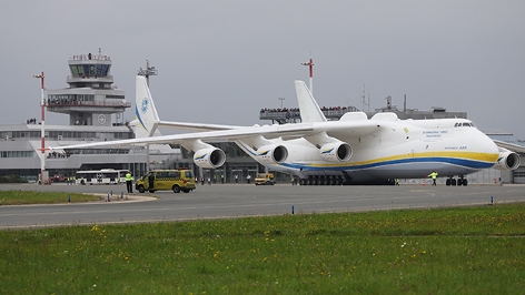 Größtes Flugzeug der Welt in Linz gelandet